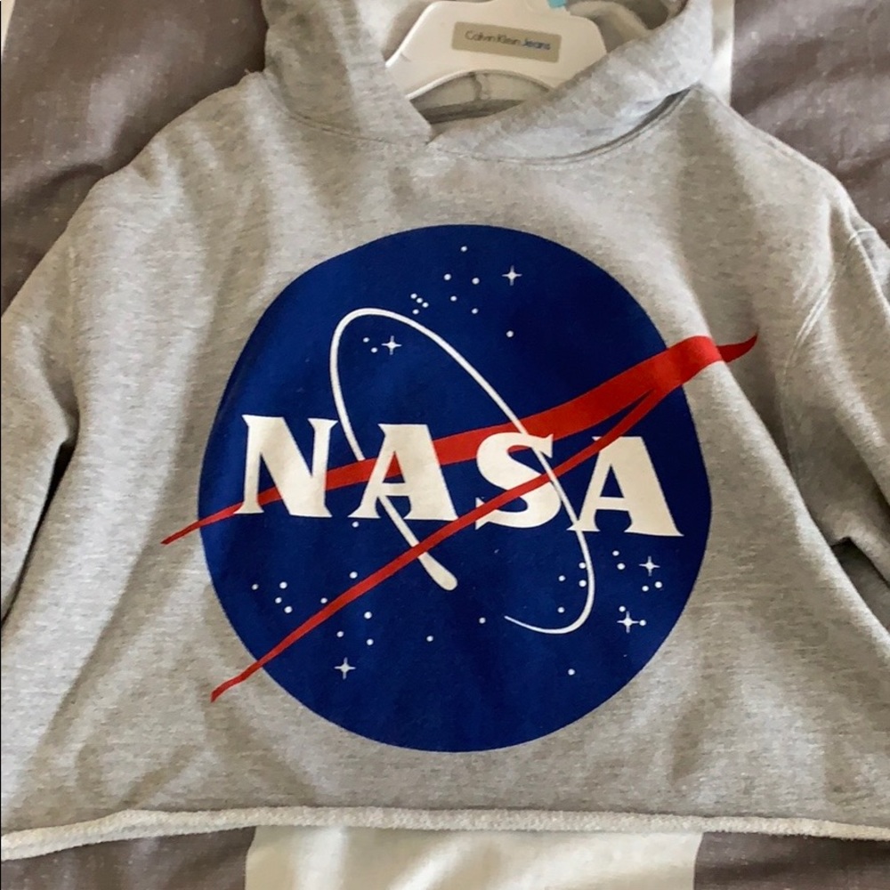 Cropped NASA sweatshirt